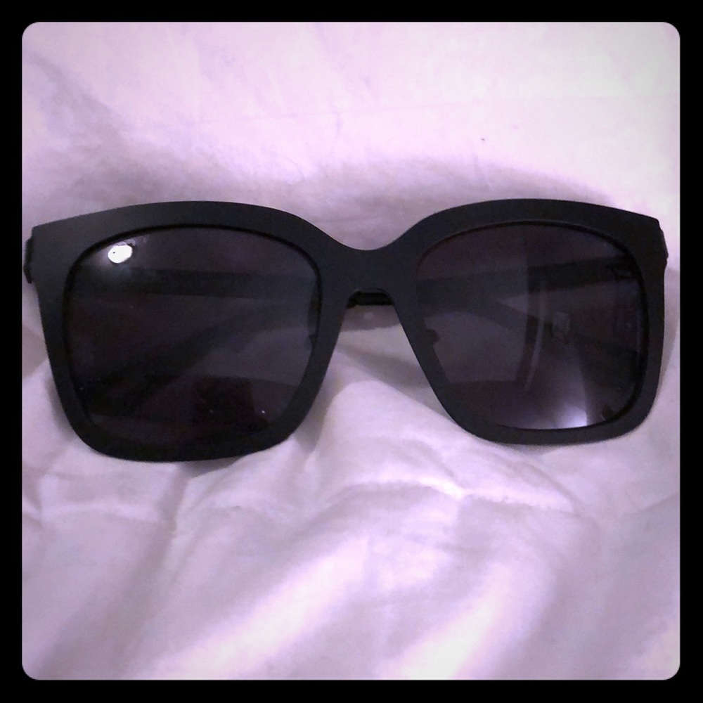 Laura Akins x Diff - Ella